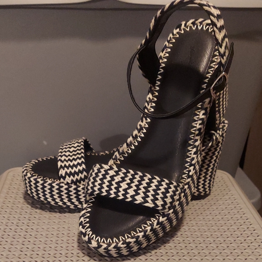 Universal Thread Woven Platform Sandals Sz 11